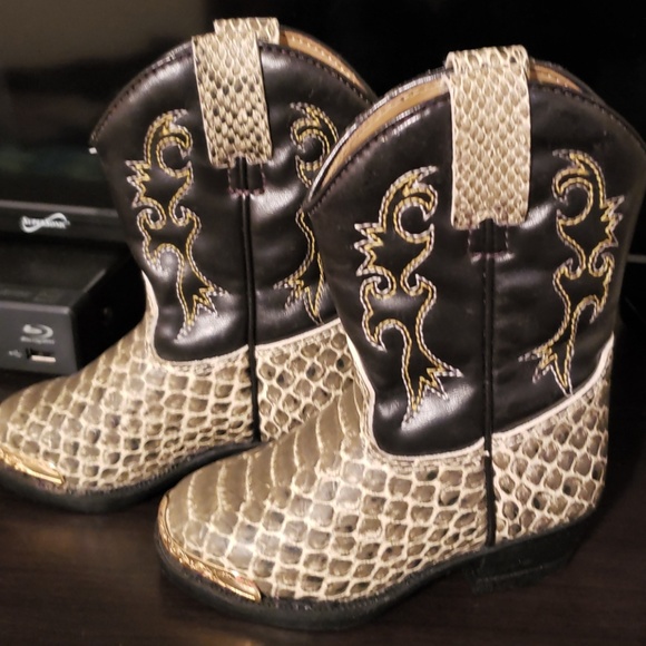 Boots - Picture 2 of 3